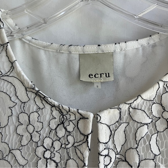 Ecru sleeveless lace lined blouse keyhole at front, White, Size S, classic piece - Picture 5 of 8